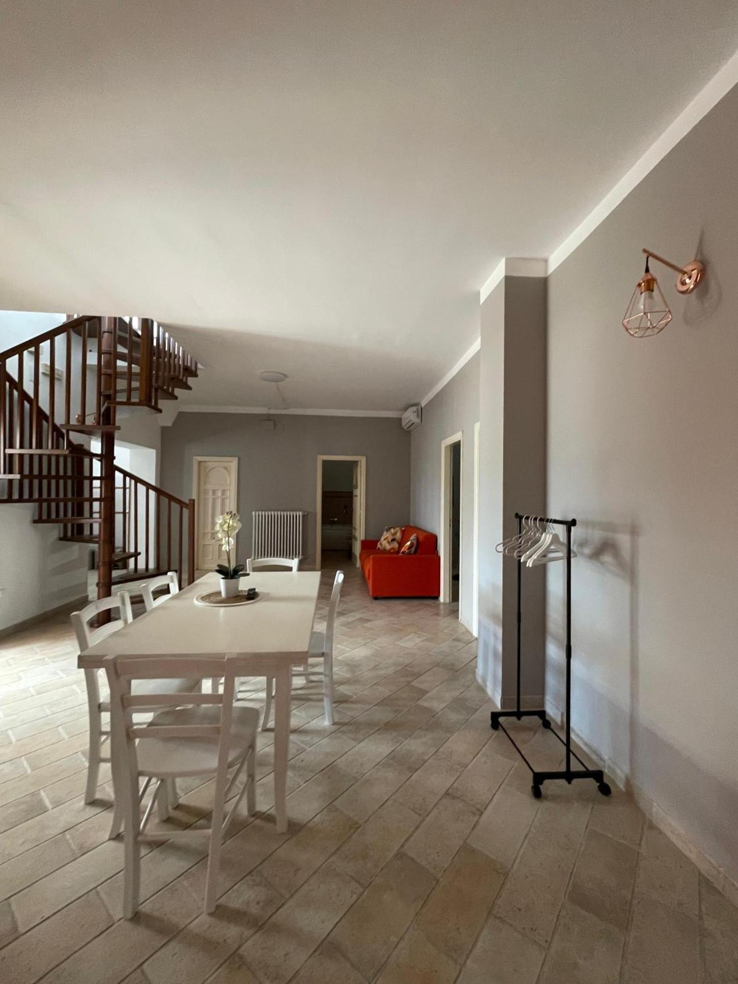 La Del Conte Di Pirro Villa *